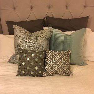 Beautiful set of throw pillows